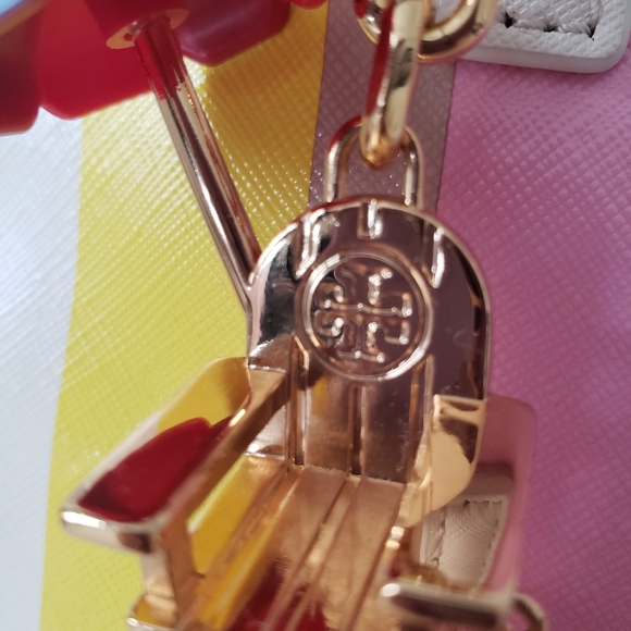 Tory Burch Lifeguard Chair keychain RARE - Picture 7 of 7